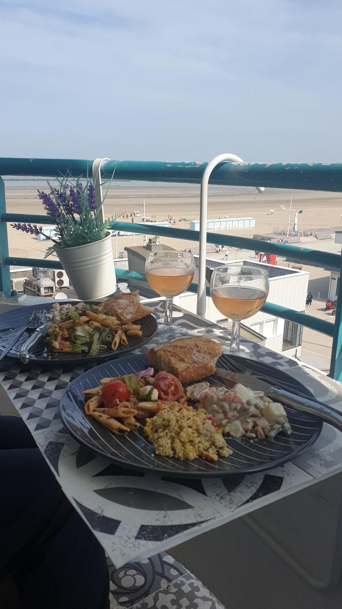 Studio Vue Mer Au Coeur De Malo Les Bains Pieds Dans L Eau Dunkirk Bagian luar foto