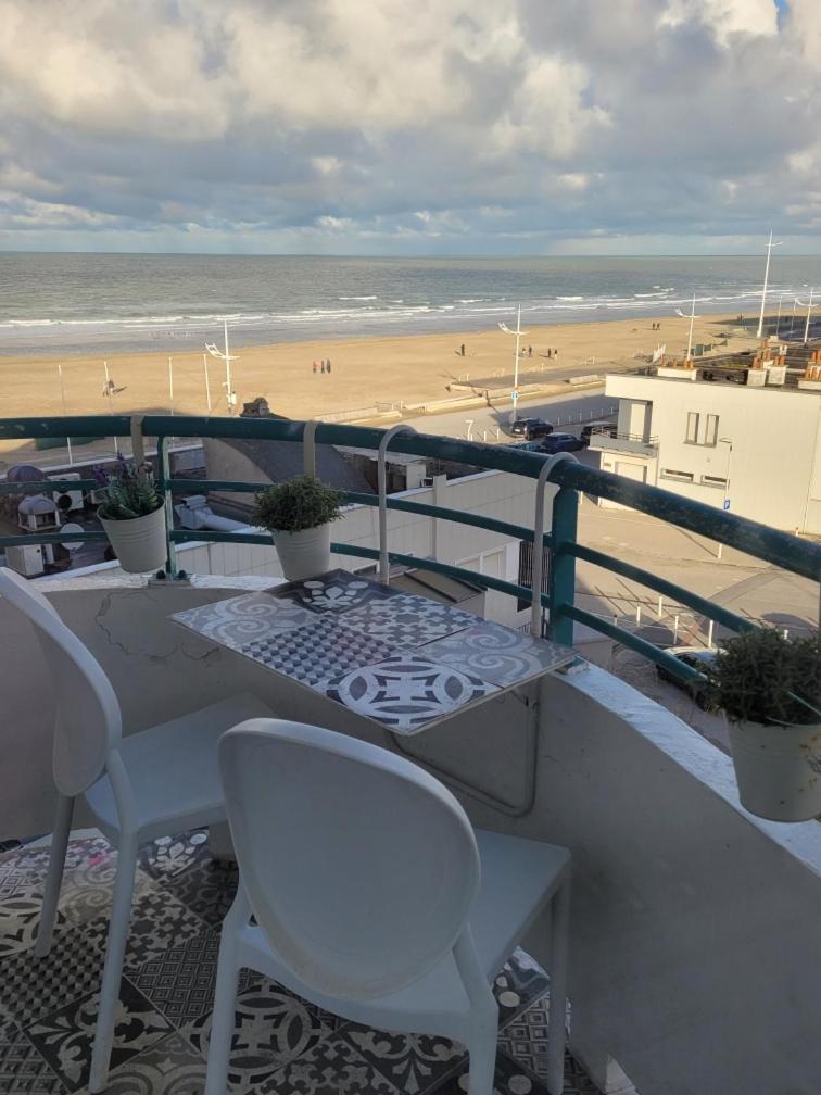 Studio Vue Mer Au Coeur De Malo Les Bains Pieds Dans L Eau Dunkirk Bagian luar foto